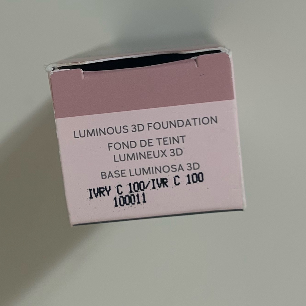 Mary Kay Luminous 3D Foundation Ivory C 100 NIB